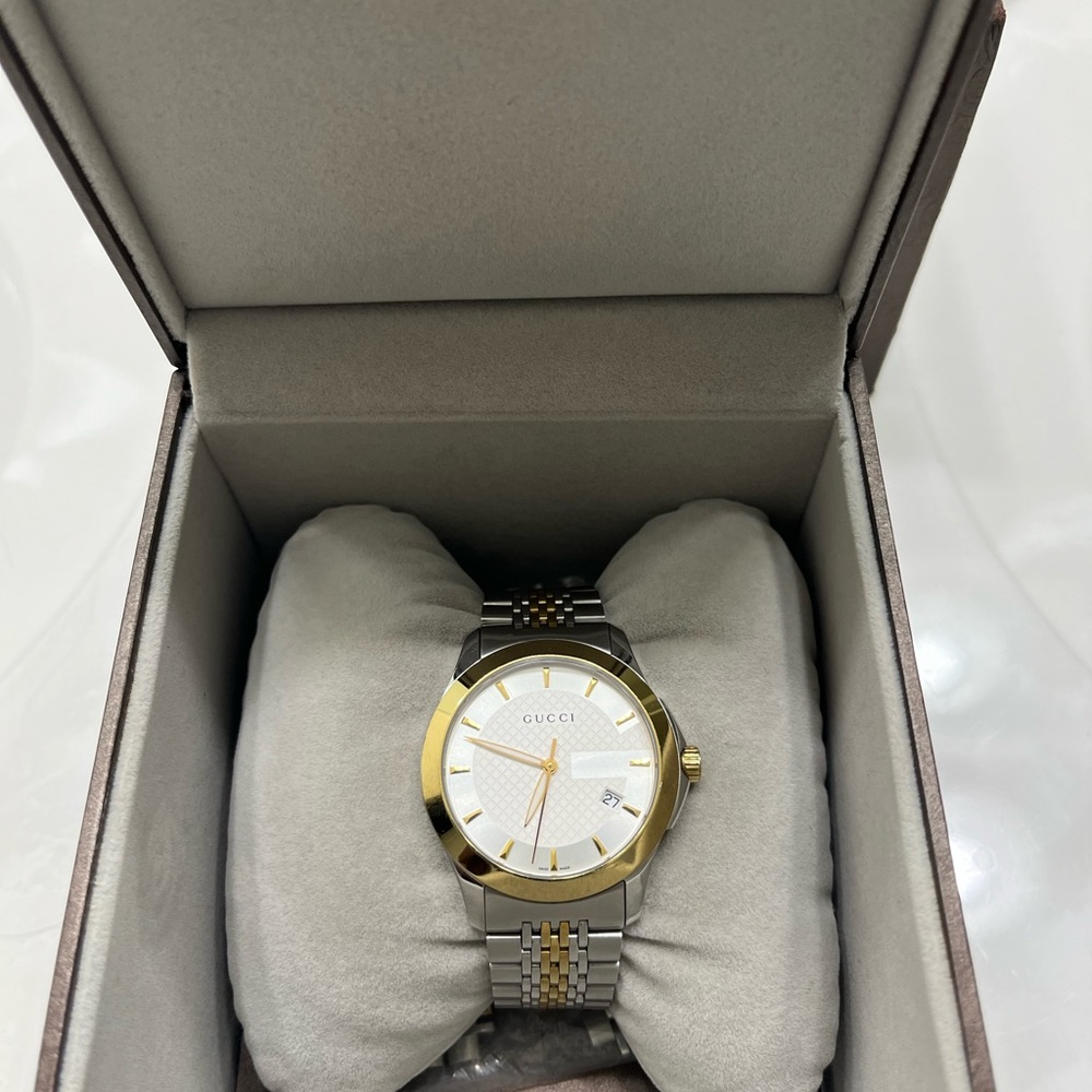 2 Tone Men’s Gucci Watch , gold and stainless steel - Picture 6 of 7
